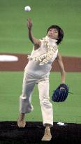 Takahashi throws the first pitch in Japan Series